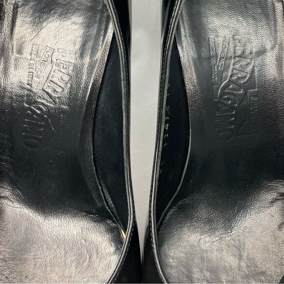 Salvatore Ferragamo Black Patent Leather pumps - Picture 9 of 11